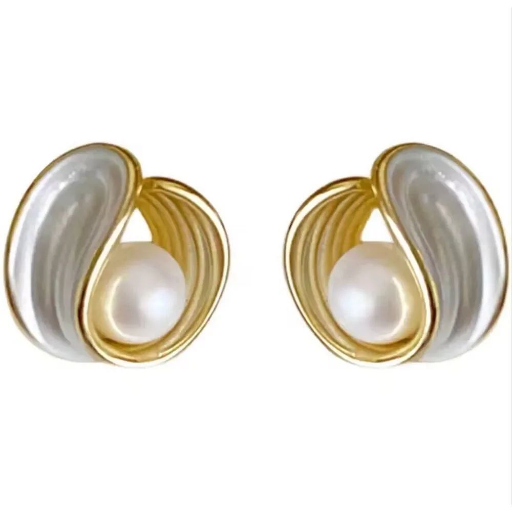 NWOT Vintage Style Gold Swirl Pearl Stud Earrings Sculptural Shell Statement - Picture 6 of 6